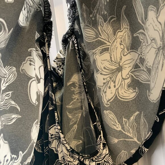BloomChic NWT Off Shoulder Floral Pattern Black/White Maxi Summer Dress Size 10 - Picture 6 of 9